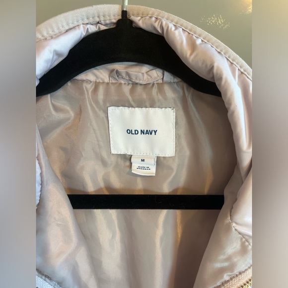 Old Navy quilted vest. Size M. - Picture 3 of 4